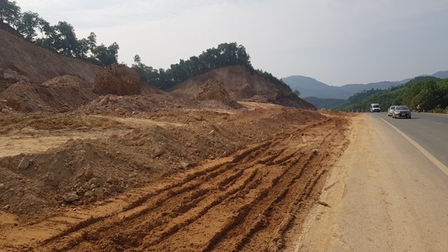 Sạt trượt đường Hòa Lạc - Hòa Bình: Trách nhiệm thuộc đơn vị thi công?