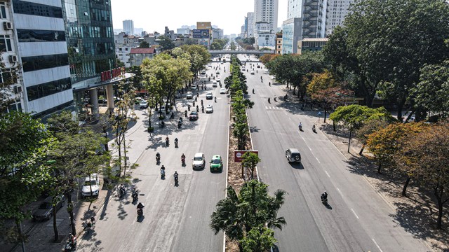 Sau 3 tháng thi công đường Hoàng Quốc Việt đã 'thay da đổi thịt' như thế nào?