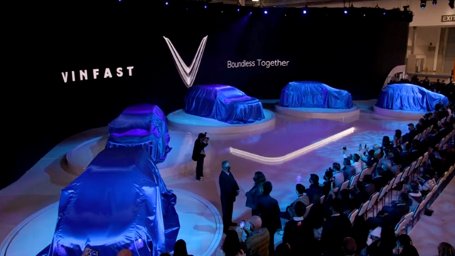 Sau 48 giờ mở bán, VinFast nhận hơn 24.000 đơn đặt hàng xe điện VF8, VF9