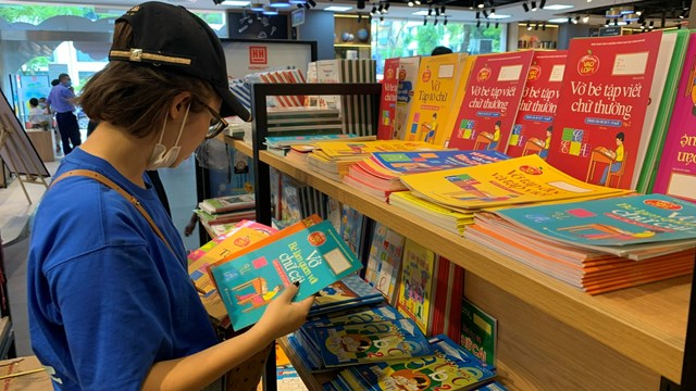 SGK mới: Có hay không tiêu cực trong quá trình thẩm định, phát hành?