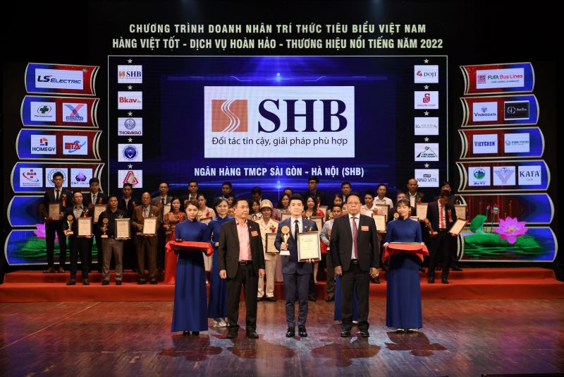 Ông Đỗ Quang Vinh – Thành viên HĐQT kiêm Phó Tổng Giám đốc SHB đã vinh dự nhận giải thưởng Doanh nhân Vàng Việt Nam năm 2022.