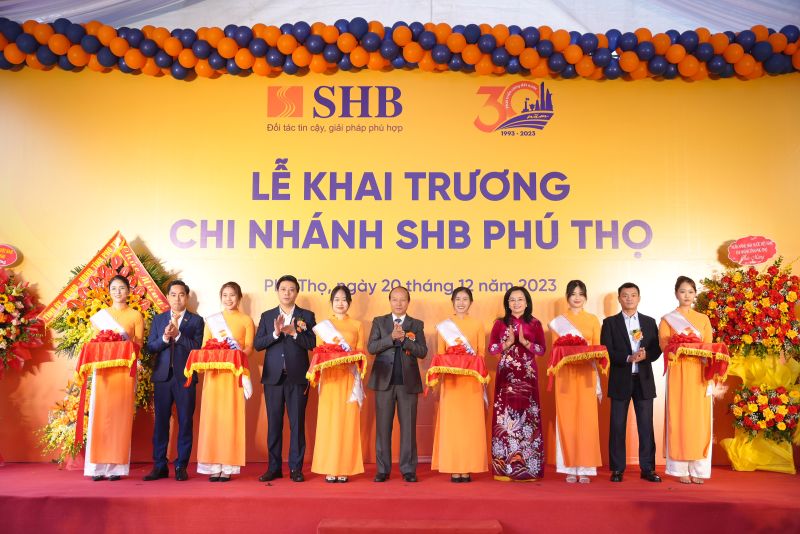 Ngày 20/12, SHB Phú Thọ gia nhập thị trường tài chính địa bàn tỉnh Phú Thọ, hứa hẹn sẽ phục vụ tốt hơn thị trường dịch vụ ngân hàng bán lẻ đầy tiềm năng khu vực Đông Bắc Bộ Ngày 20/12, SHB Phú Thọ gia nhập thị trường tài chính địa bàn tỉnh Phú Thọ, hứa hẹn sẽ phục vụ tốt hơn thị trường dịch vụ ngân hàng bán lẻ đầy tiềm năng khu vực Đông Bắc Bộ