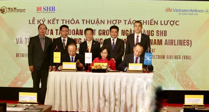 Đại diện Lãnh đạo Ngân hàng SHB, Tập đoàn T&T Group và Vietnam Airlines ký thỏa thuận hợp tác chiến lược Đại diện Lãnh đạo Ngân hàng SHB, Tập đoàn T&T Group và Vietnam Airlines ký thỏa thuận hợp tác chiến lược