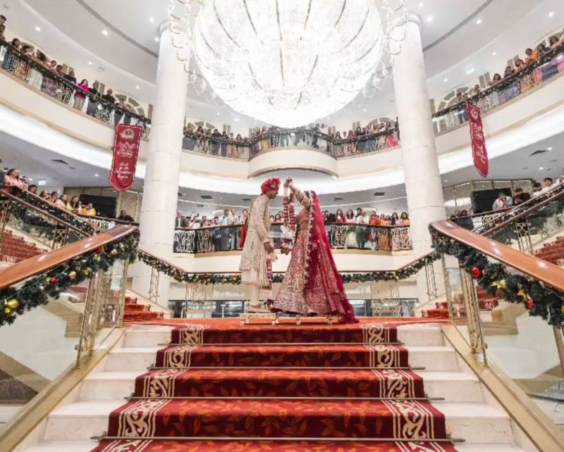 Cặp đôi Tuisha Seksaria và Gaurav Palrecha thực hiện nghi thức cưới theo truyền thống Ấn Độ Cặp đôi Tuisha Seksaria và Gaurav Palrecha thực hiện nghi thức cưới theo truyền thống Ấn Độ