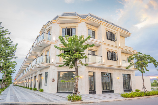 Shophouse hạng sang tại Đà Nẵng trao sổ hồng cho cư dân chỉ sau 12 tháng xây dựng - Ảnh 2. Shophouse hạng sang tại Đà Nẵng trao sổ hồng cho cư dân chỉ sau 12 tháng xây dựng - Ảnh 2.