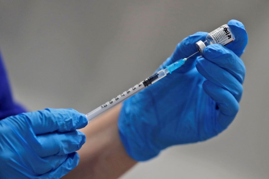 Singapore điều chỉnh chiến lược tiêm vaccine