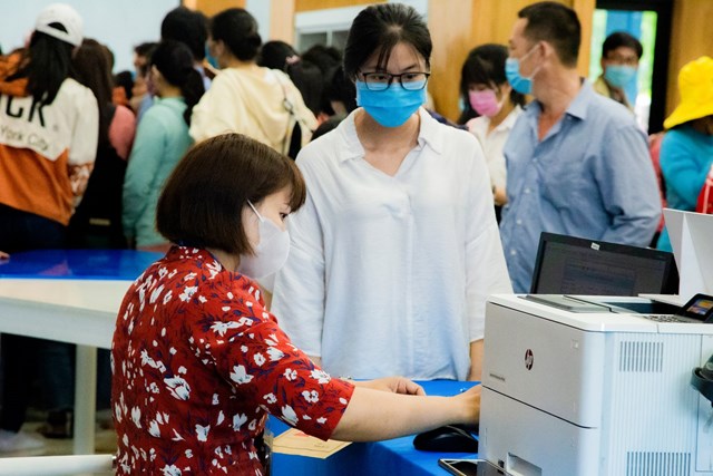 sinh-vi234n-ph225t-sot-v236-c225c-khoan-thu_1.jpg sinh-vi234n-ph225t-sot-v236-c225c-khoan-thu_1.jpg