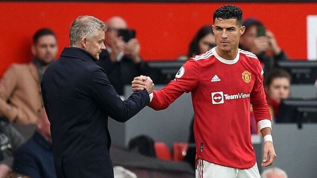 Sir Alex chê cách Solskjaer sử dụng Ronaldo