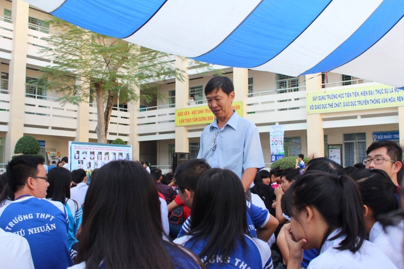 Trường THPT Phú Nhuận tuyên truyền, phổ biến, cập nhật các hình thức và phương thức lừa đảo mới phát sinh cho học sinh, hỗ trợ học sinh nhận biết và phòng tránh các hành vi lừa đảo.