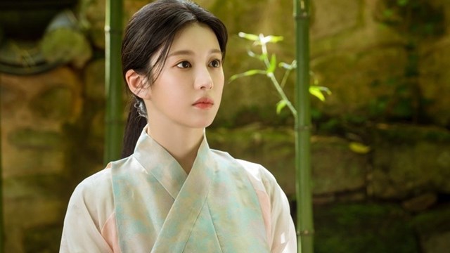 So kè nhan sắc 2 'ác nữ' đối đầu Song Hye Kyo trong 'Vinh quang trong thù hận'