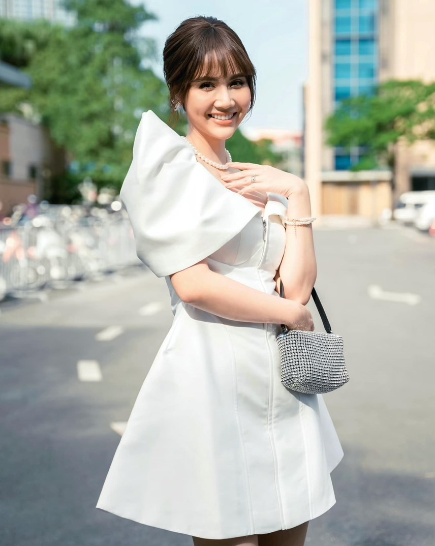 so-k232-nhan-sac-kim-so-yeon-voi-huyen-lizzie-cua-2-phi234n-ban-39thuong-ng224y-nang-ve39_6.jpg so-k232-nhan-sac-kim-so-yeon-voi-huyen-lizzie-cua-2-phi234n-ban-39thuong-ng224y-nang-ve39_6.jpg