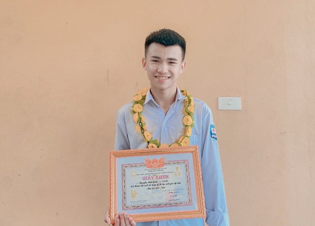 song-c249ng-244ng-b224-ngoai-nam-sinh-huyen-ngh232o-dat-diem-khoi-a00-cao-nhat-tinh_2.jpg song-c249ng-244ng-b224-ngoai-nam-sinh-huyen-ngh232o-dat-diem-khoi-a00-cao-nhat-tinh_2.jpg