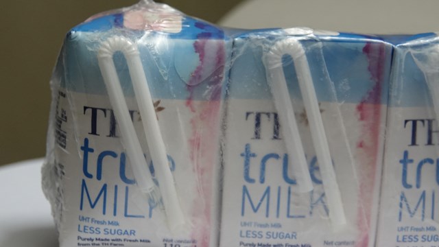 Sững người khi thấy hộp sữa TH true milk căng phồng bất thường