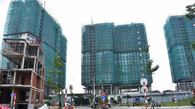 Tín dụng bất động sản: Quản chứ không siết