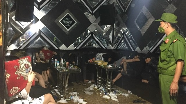 Tam Kỳ (Quảng Nam): 40 nam, nữ tụ tập sử dụng ma túy trong quán karaoke