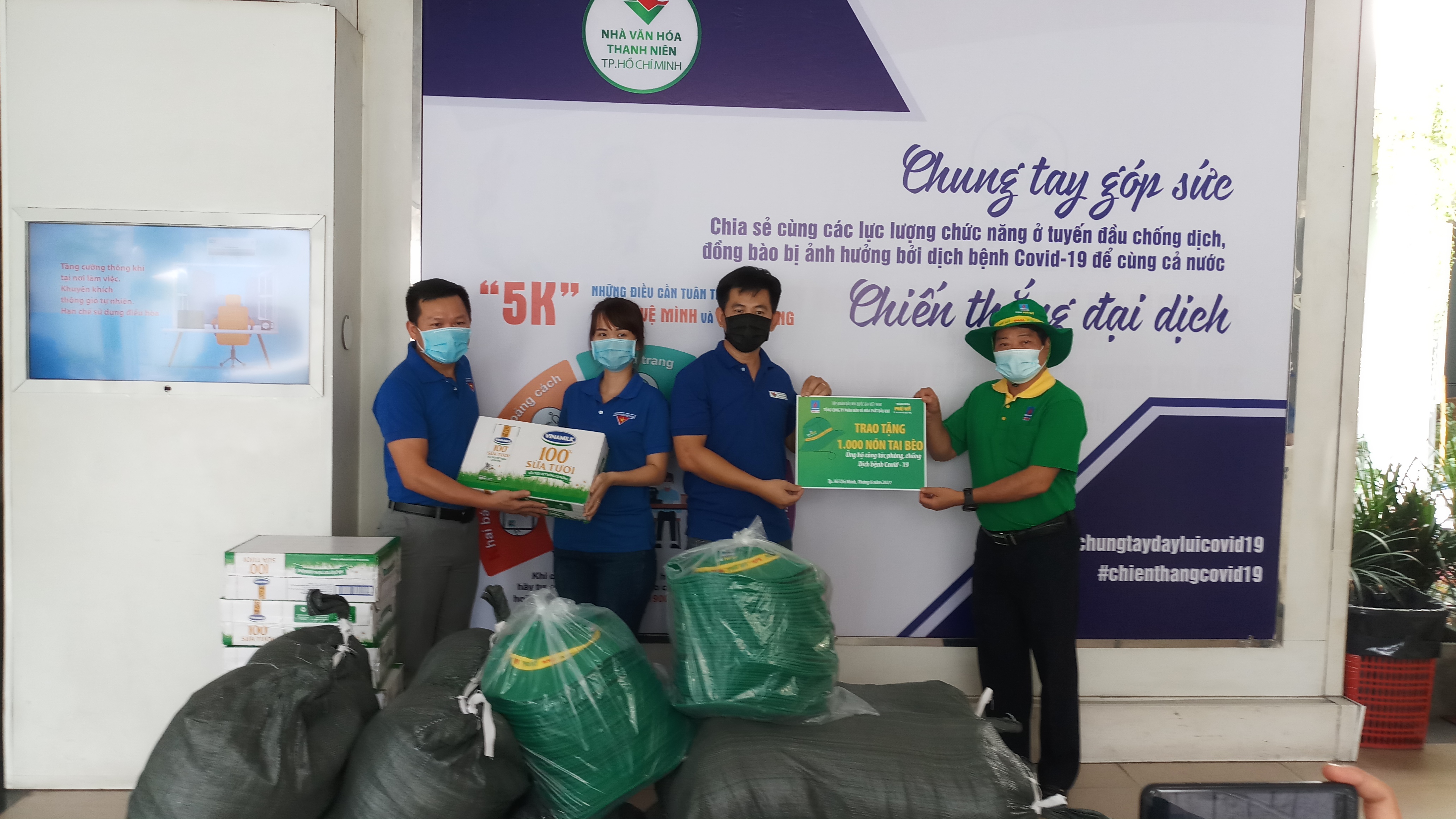 Tấm lòng của người lao động PVFCCo trong đại dịch