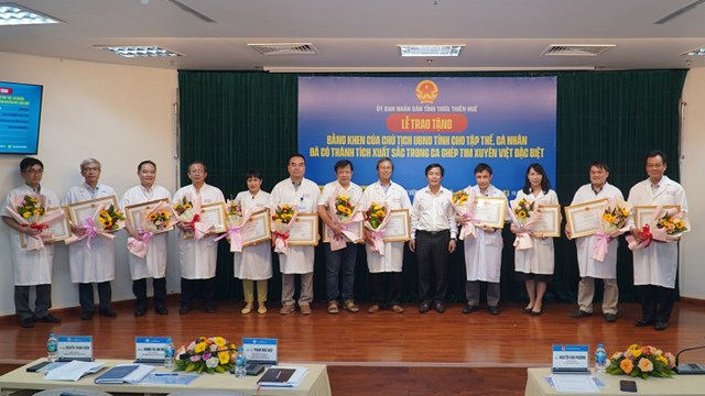 Tặng bằng khen ê kíp thực hiện thành công ca ghép tim xuyên Việt đạt 2 kỷ lục