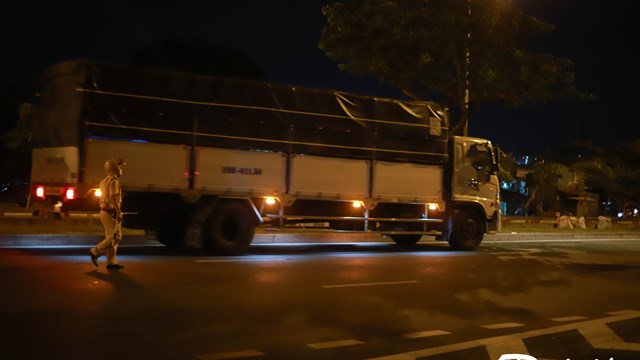 Tăng cường xử phạt xe tải lưu thông vào đường cấm, giờ cấm