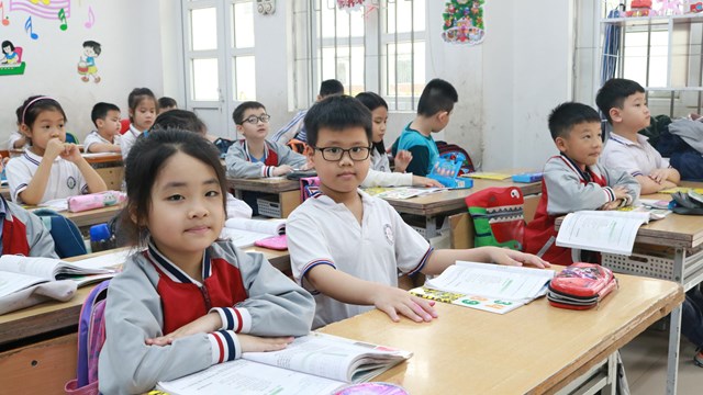 Tăng ‘sốc’ học phí, học sinh có được hưởng lợi?