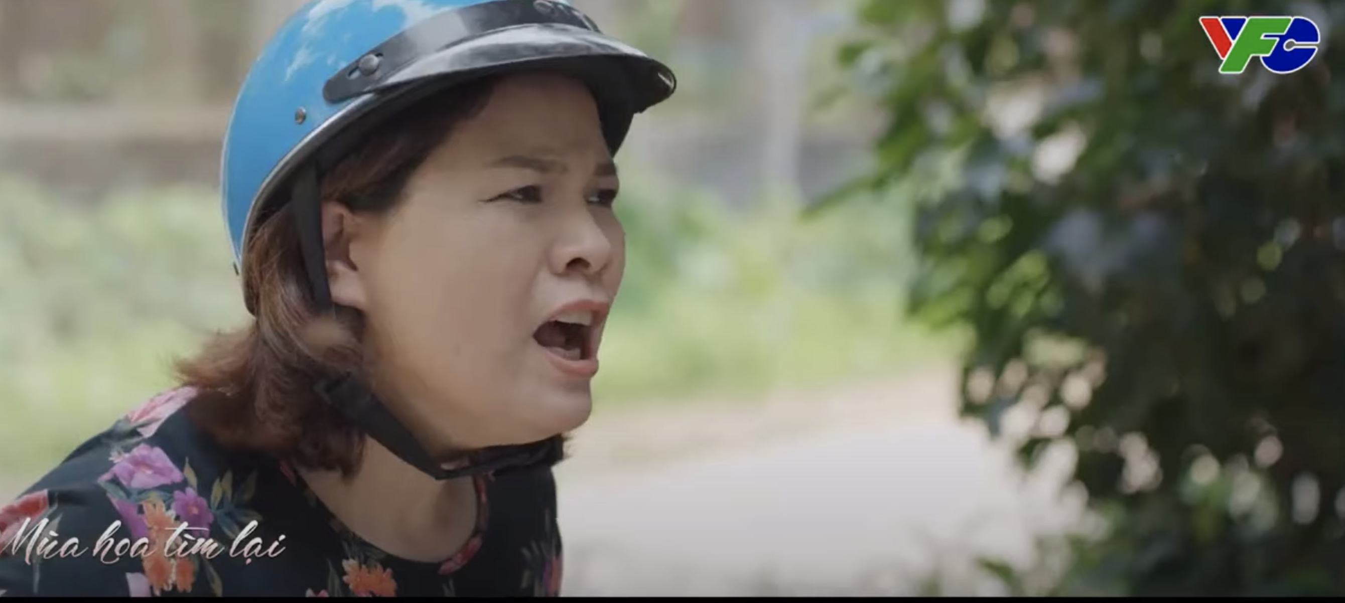 Bà Vui mắng mỏ Tuyết vì hành động năm xưa của cô với Lệ. Ảnh: CMH