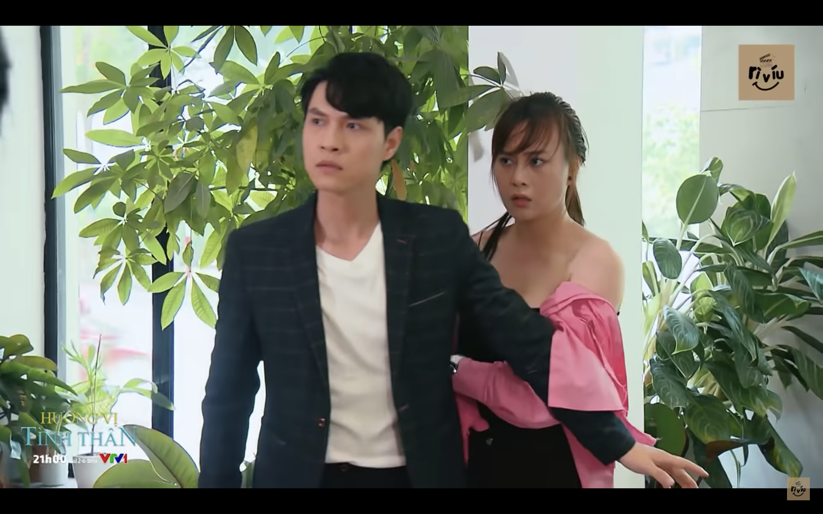 Nam bị đánh ghen ngay trước mặt Long trong “Hương vị tình thân” tập 73. Ảnh: CMH