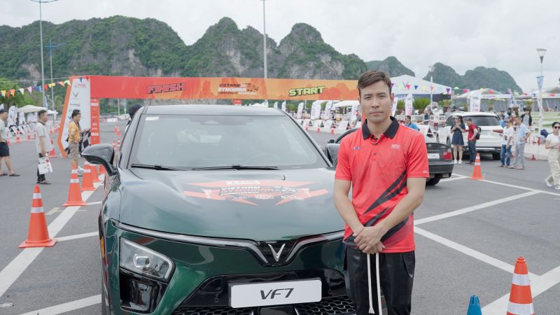 Anh Nguyễn Văn Việt (Hanoi Drift Club) ấn tượng với khả năng tăng tốc của VF 7.