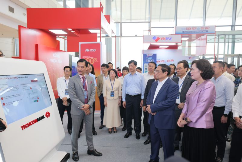 Thủ tướng Phạm Minh Chính, Thống đốc NHNN Việt Nam tại sự kiện Thủ tướng Phạm Minh Chính, Thống đốc NHNN Việt Nam tại sự kiện