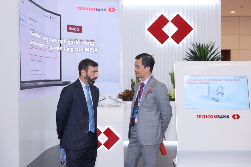 Ông Phan Thanh Sơn, Phó Tổng Giám đốc Techcombank chia sẻ: “Giải pháp xác thực giao dịch số hóa bằng sinh trắc học là một trong những cam kết mạnh mẽ và là ưu tiên hàng đầu của Techcombank , ảnh: BTC Ông Phan Thanh Sơn, Phó Tổng Giám đốc Techcombank chia sẻ: “Giải pháp xác thực giao dịch số hóa bằng sinh trắc học là một trong những cam kết mạnh mẽ và là ưu tiên hàng đầu của Techcombank , ảnh: BTC