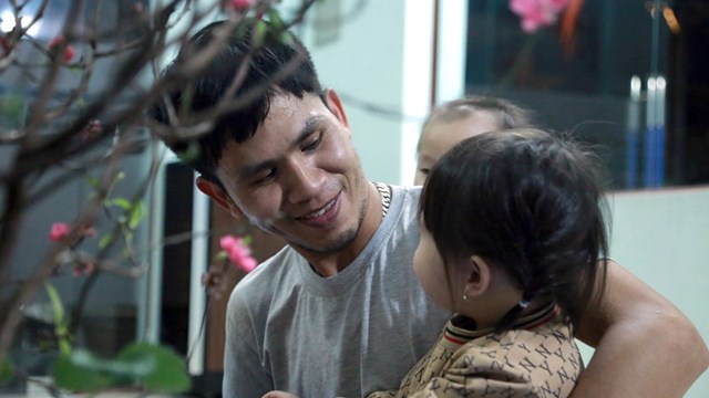 Tết đủ đầy trong ngôi nhà ngập tiếng cười của 'người hùng' Nguyễn Ngọc Mạnh