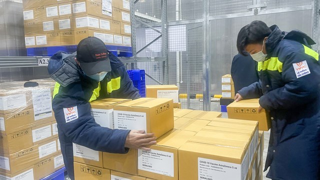 Thêm hơn 2 triệu liều vaccine Covid-19 của AstraZeneca về đến Việt Nam