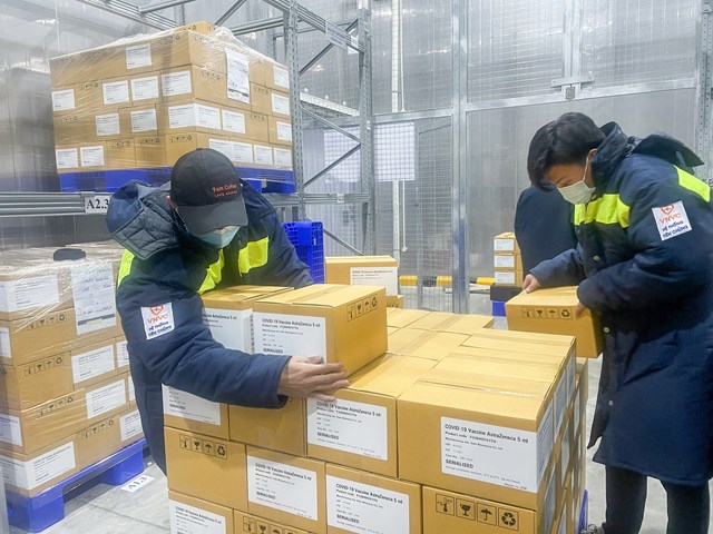 th234m-hon-2-trieu-lieu-vaccine-covid-19-cua-astrazeneca-ve-den-viet-nam_1.jpg