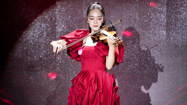 Thí sinh Hoa hậu Việt Nam 2022 chơi đàn, diễn kịch, múa võ trong phần thi tài năng 