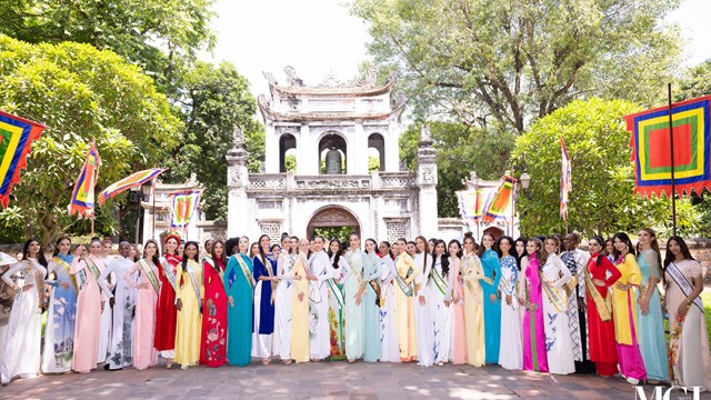 Thí sinh Miss Grand International tham quan đền Ngọc Sơn, Văn miếu Quốc Tử Giám