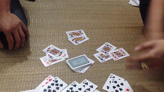 Thanh Hóa: 2 Chủ tịch xã bị cách chức vì đánh bạc giữa mùa dịch