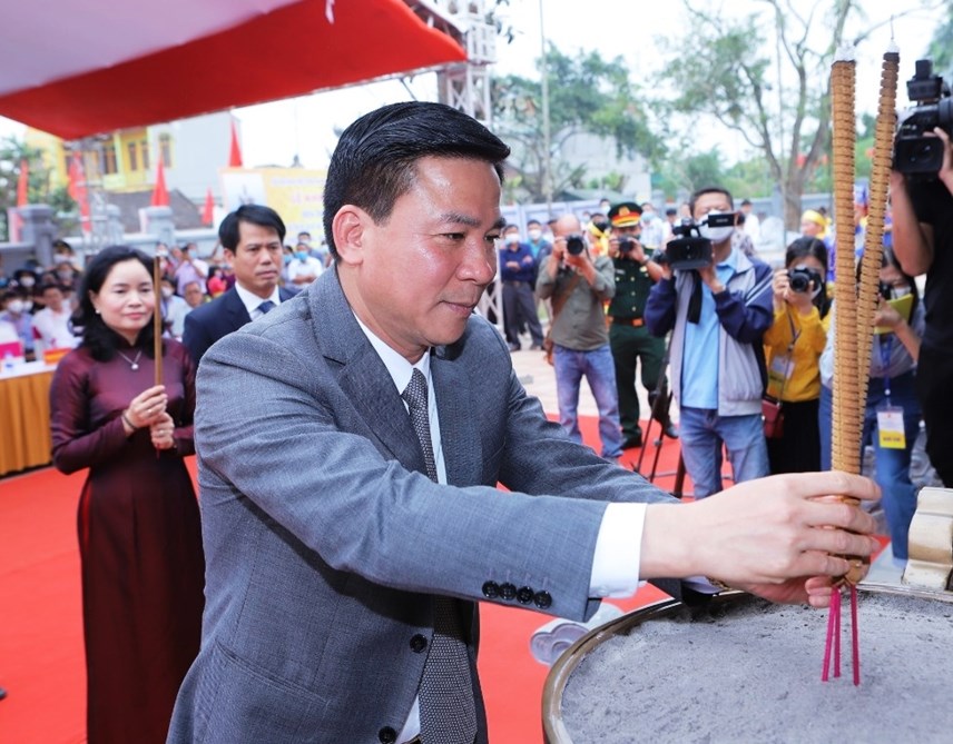 thanh-h243a-kh225nh-th224nh-den-tho-l234-van-huu_2.jpg