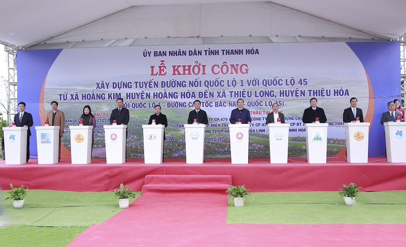 Lãnh đạo tỉnh Thanh Hóa cùng các đơn vị nhà thầu thực hiện nghi thức khởi công dự án