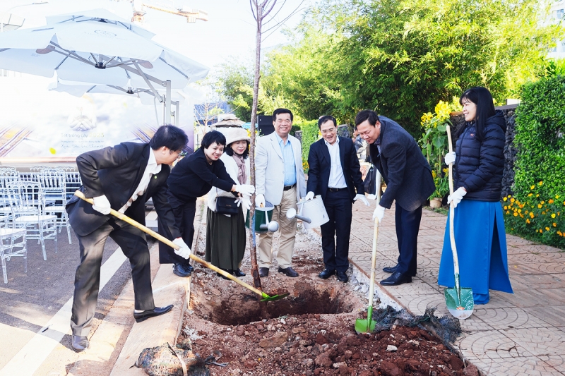 Lãnh đạo tỉnh Đắk Lắk cùng tham dự Tết trồng cây lần thứ 6 tại Thành phố Cà phê