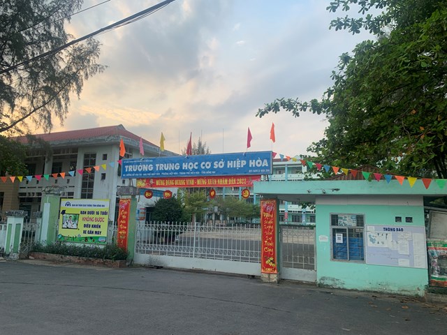thap-thom-dua-con-den-truong_1.jpg thap-thom-dua-con-den-truong_1.jpg