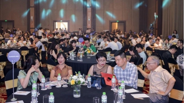 Thấy gì qua việc Vinhomes ồ ạt tuyển môi giới?