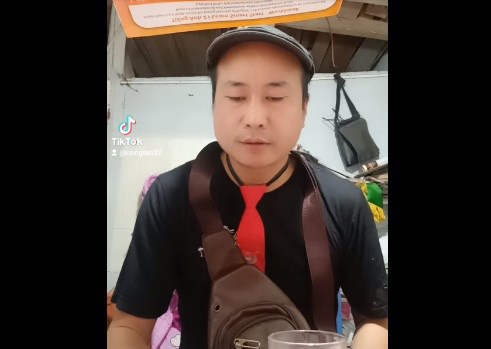 Thầy giáo bị mời lên làm việc vì 'khấn cầu' lương tháng 13