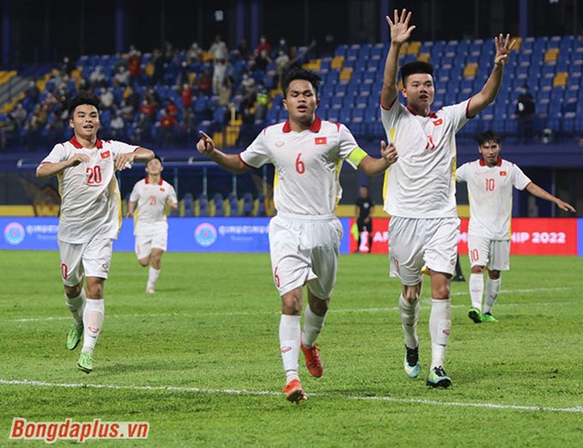 thay-tr242-hlv-dinh-the-nam-duoc-vff-thuong-300-trieu-dong_1.jpeg thay-tr242-hlv-dinh-the-nam-duoc-vff-thuong-300-trieu-dong_1.jpeg