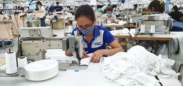 Thêm may Nhà Bè, Việt Tiến bán khẩu trang kháng khuẩn ra thị trường