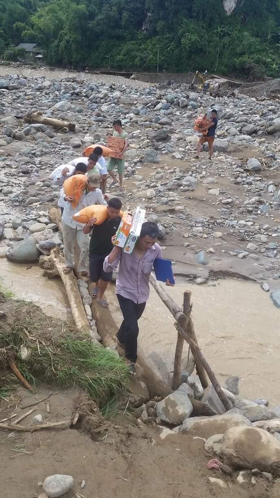 Khảo sát, tham gia hỗ trợ nhân dân vùng lũ quét Na Mèo (Thanh Hóa) năm 2019.