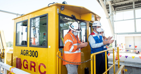 Thi công cấp điện toàn tuyến, metro số 1 gấp rút về đích