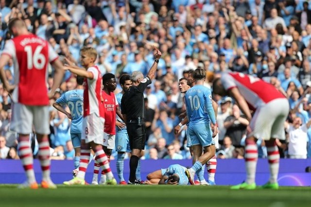 thi-dau-voi-10-nguoi-arsenal-bi-man-city-v249i-dap-ti-so-0-5_2.jpg