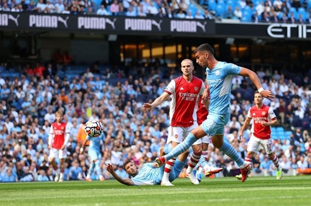 thi-dau-voi-10-nguoi-arsenal-bi-man-city-v249i-dap-ti-so-0-5_3.jpg