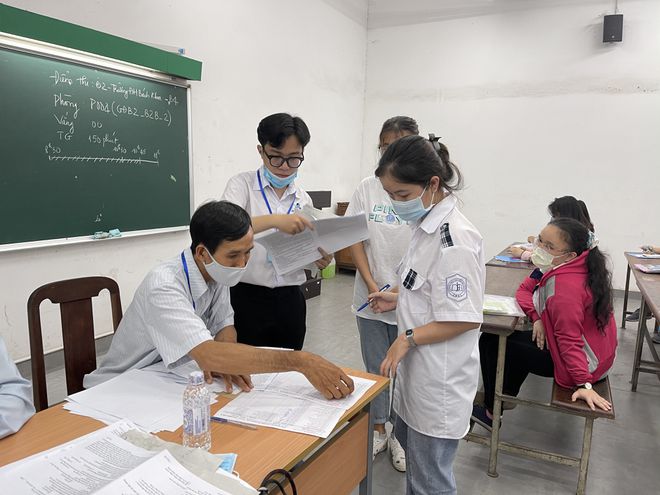 Thí sinh kết thúc thi đánh giá năng lực với tâm lý nhẹ nhàng - ảnh 2