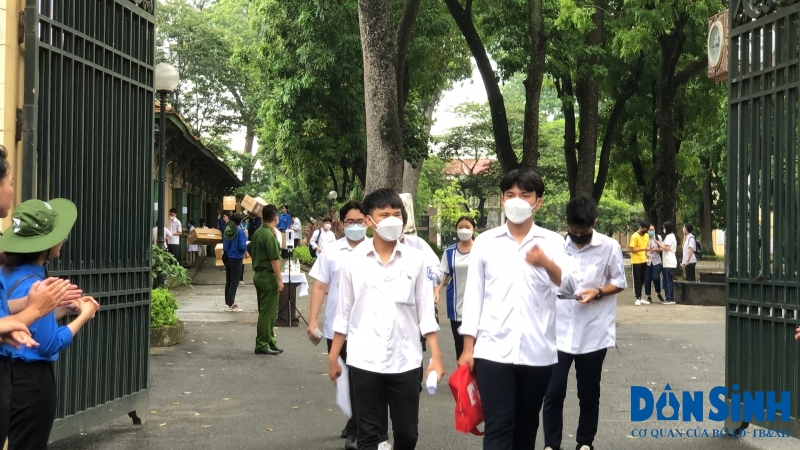 Bộ GD&ĐT quyết định mở lại hệ thống đăng ký xét tuyển đại học đến 17h ngày 23/8 để các thí sinh sửa chữa, thay đổi thông tin.
