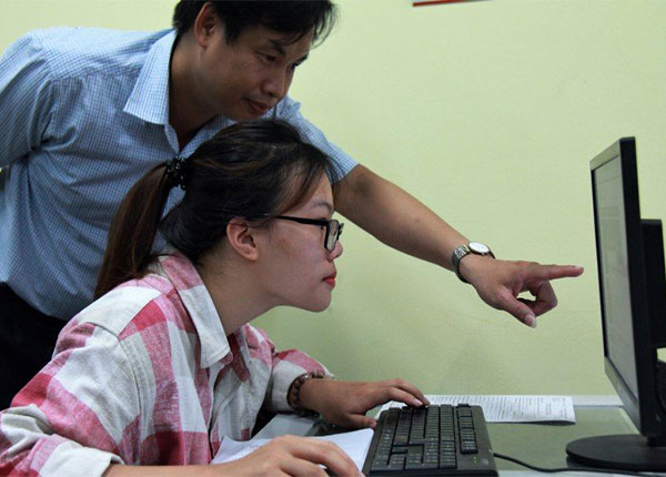 Thí sinh tập dượt điều chỉnh nguyện vọng đăng ký xét tuyển trực tuyến
