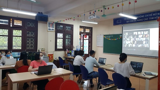 Thi trực tuyến: Lập rào chắn giám sát
